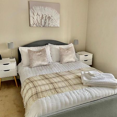Lovely 2 Bedroom, 2 Bathroom House With Parking. Plymouth Esterno foto