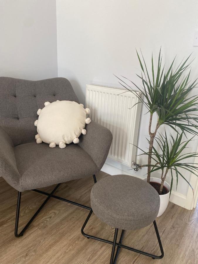 Lovely 2 Bedroom, 2 Bathroom House With Parking. Plymouth Esterno foto