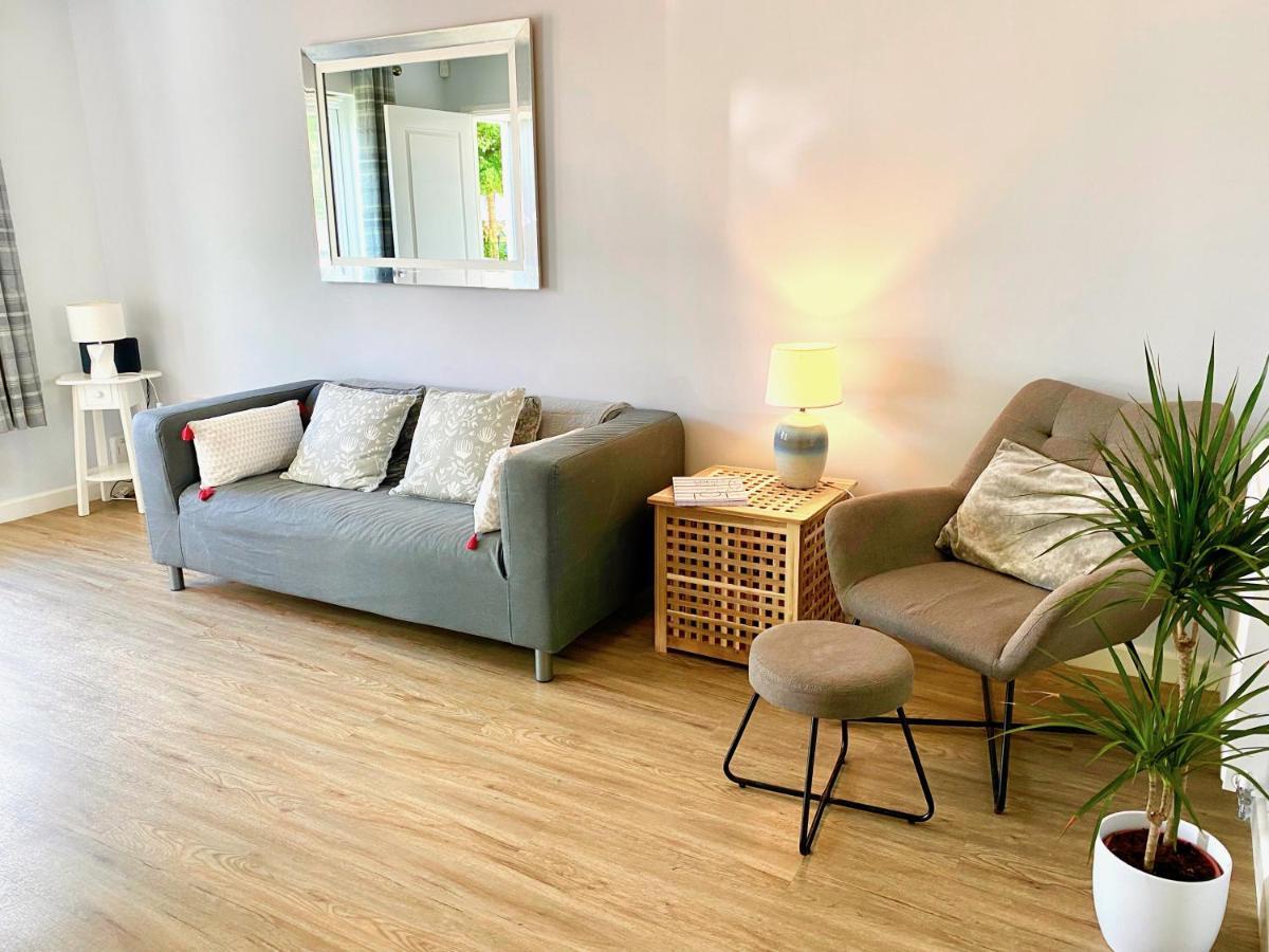 Lovely 2 Bedroom, 2 Bathroom House With Parking. Plymouth Esterno foto