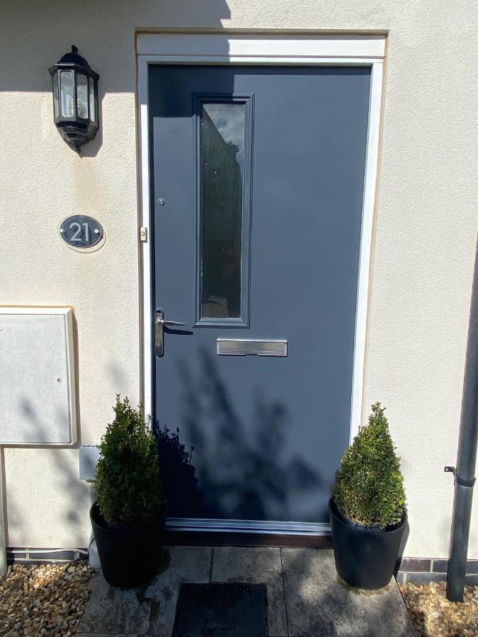 Lovely 2 Bedroom, 2 Bathroom House With Parking. Plymouth Esterno foto