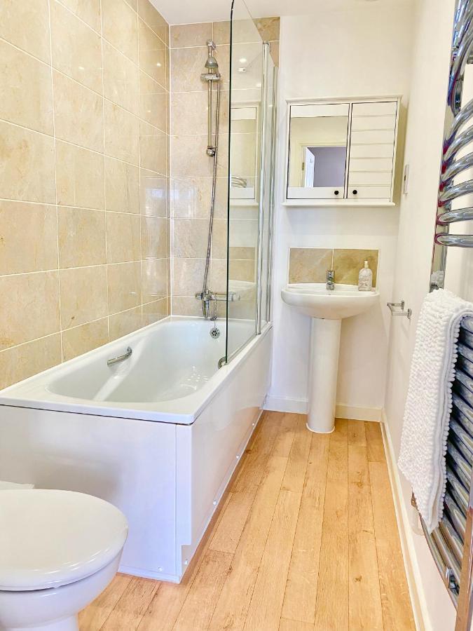 Lovely 2 Bedroom, 2 Bathroom House With Parking. Plymouth Esterno foto