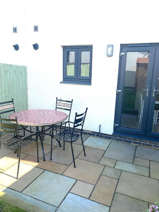 Lovely 2 Bedroom, 2 Bathroom House With Parking. Plymouth Esterno foto