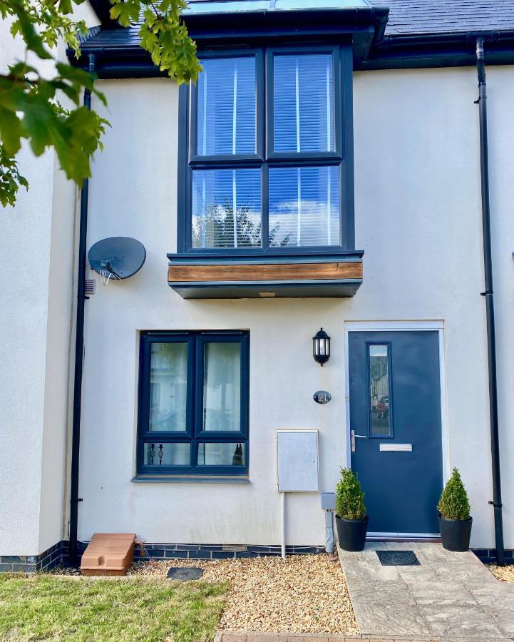 Lovely 2 Bedroom, 2 Bathroom House With Parking. Plymouth Esterno foto