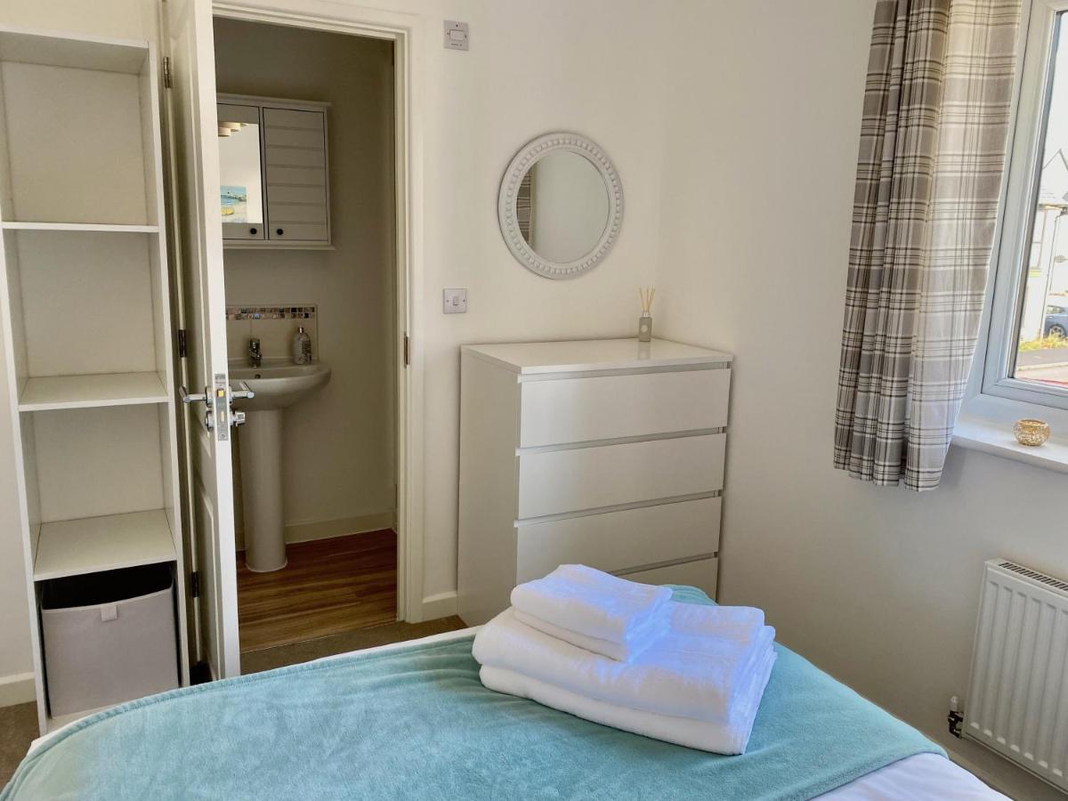 Lovely 2 Bedroom, 2 Bathroom House With Parking. Plymouth Esterno foto