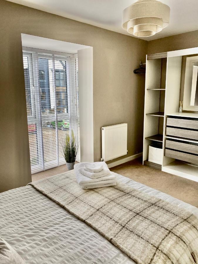 Lovely 2 Bedroom, 2 Bathroom House With Parking. Plymouth Esterno foto