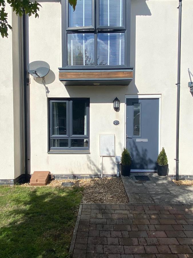 Lovely 2 Bedroom, 2 Bathroom House With Parking. Plymouth Esterno foto